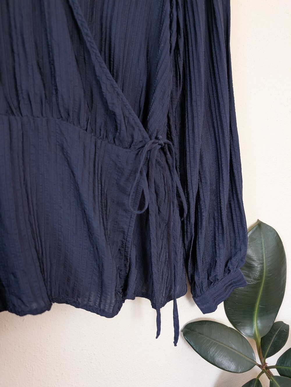 Banana Republic | Long Sleeve Jacquard Wrap Top Navy - Picture 3 of 7